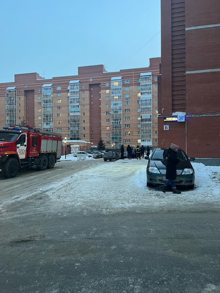 Фото В Новосибирске жилой дом эвакуировали из-за сообщения о минировании 2